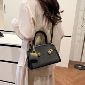 Stylish Parisian-Inspired Tote Bag - Minimalist Crossbody Handbag With Vintage Leather Finish And Large Capacity Design - Image 6