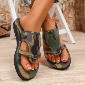 Summer New Women's Camouflage Sandals, Flat Flip-Flops, Casual Beach Shoes, European and American Style Large Size Comfortable Women's Shoes - Image 6