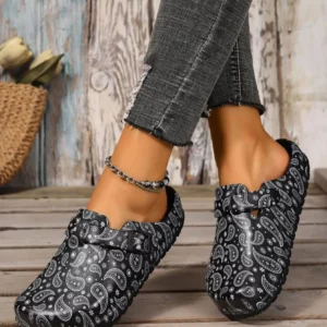 Ladies fashion hole shoes, comfortable and light closed toes, suitable for autumn beach garden shoes, Bohemian paisley pattern. - Image 6