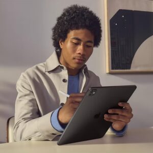 Apple Pencil Pro: Latest Model - iPad Compatibility Check Required - Pixel-Perfect Precision, Tilt and Pressure Sensitivity, Perfect for Note-Taking, Drawing, and Art. Charges and Pairs Magnetically - White - Image 3