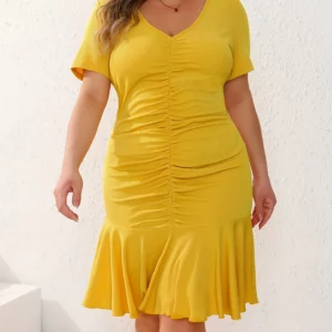 Plus Size Women's Yellow V-neck Ruched Short Sleeve Ruffled Hem Bodycon Dress - Image 5