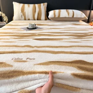 2025 New Rabbit Plush Bed Hat Thick and Warm Winter Milk Velvet Mattress Cover 360-degree Wrapping with Elastic Bedspread - Image 3