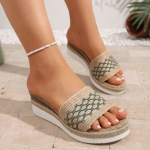 Thick soled summer new mom shoes, women's lightweight sandals, slippers - Image 1