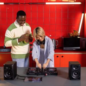 Pioneer DJ DDJ-FLX4 2-deck Rekordbox and Serato DJ Controller - Graphite - Image 7