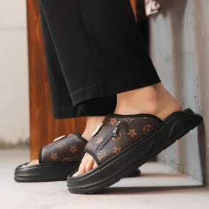 2026 new fashion brand slippers summer thick soled sandals outdoor men's flip flip flip slippers single row men's beach slippers - Image 3