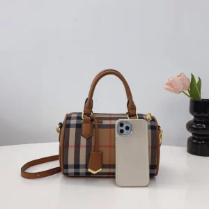 Large Capacity Classic Stripe Plaid Pattern Shoulder Bag PU Crossbody Tote with Adjustable Strap Zip Closure for Daily Use - Image 3
