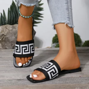 2025 Summer New Women's Letter Slippers Fashion Slippers Flat Shoes Beach Comfortable Versatile Sandals - Image 4