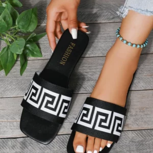 2025 Summer New Women's Letter Slippers Fashion Slippers Flat Shoes Beach Comfortable Versatile Sandals - Image 6