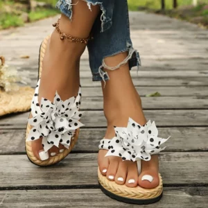 Comfortable outdoor beach flip-flops with floral decoration, flat-soled women's sandals - Image 4